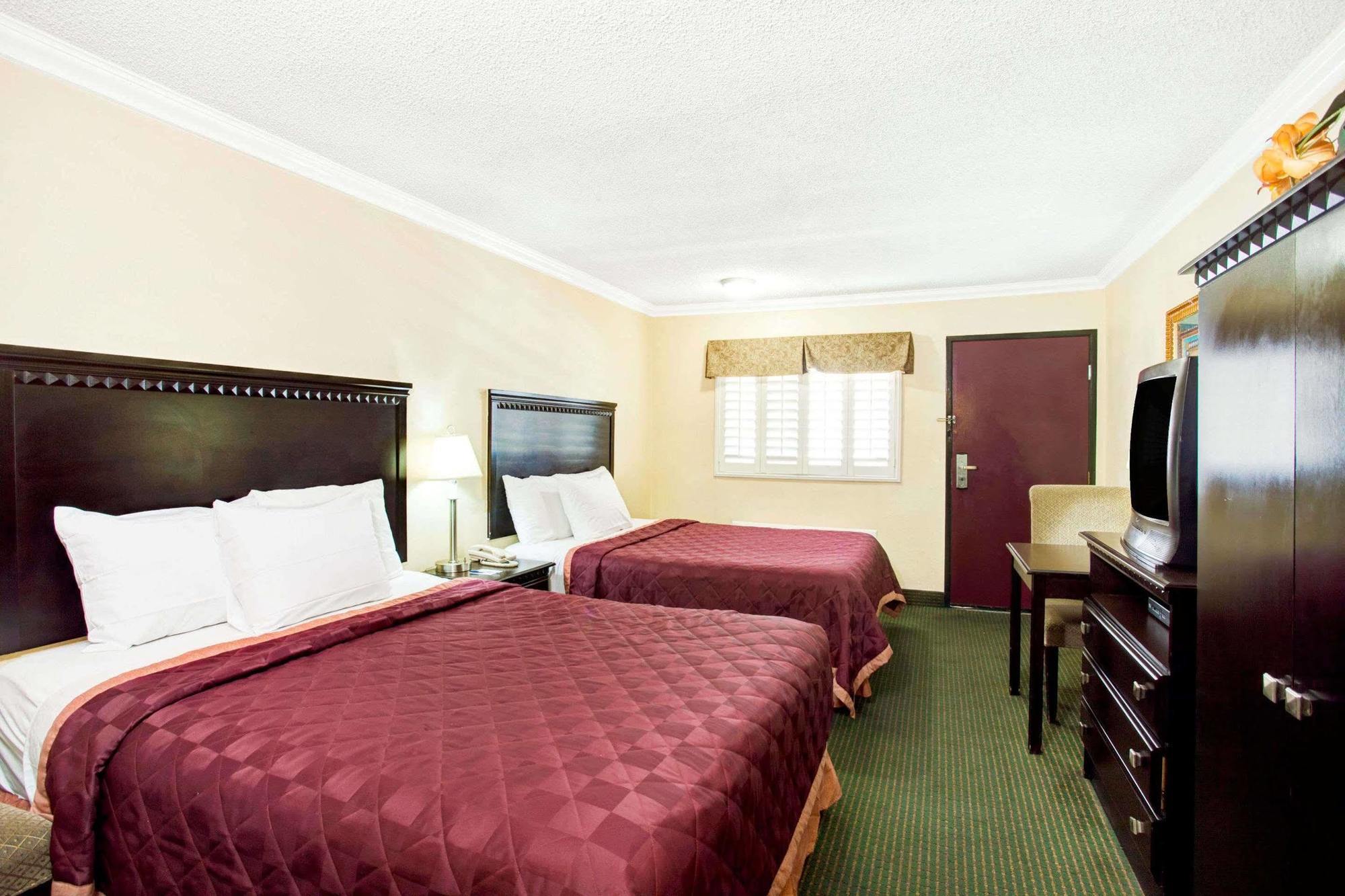 Travelodge By Wyndham Chatsworth ลอสแอนเจลิส ภายนอก รูปภาพ